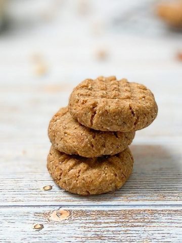 3 cookies in a stack