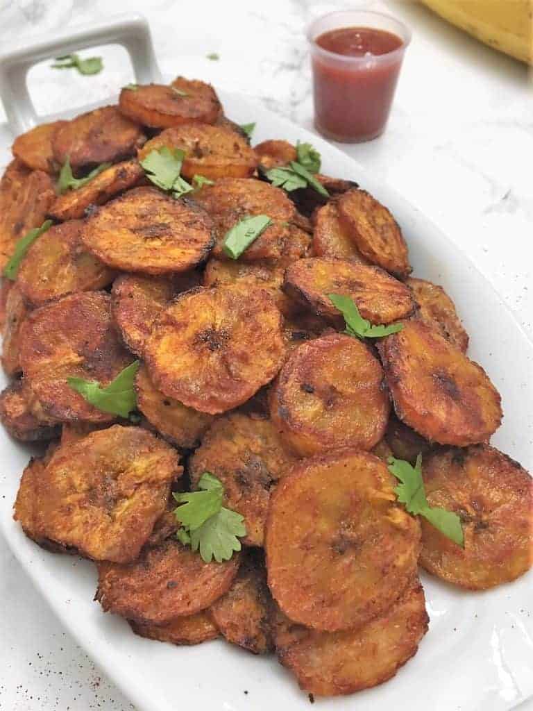 baked plantain chips on serving dish
